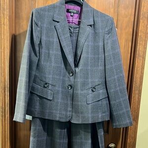Kasper Gray Pantsuit Classic Professional Style